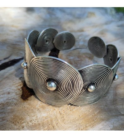 Degressive spiral cuff