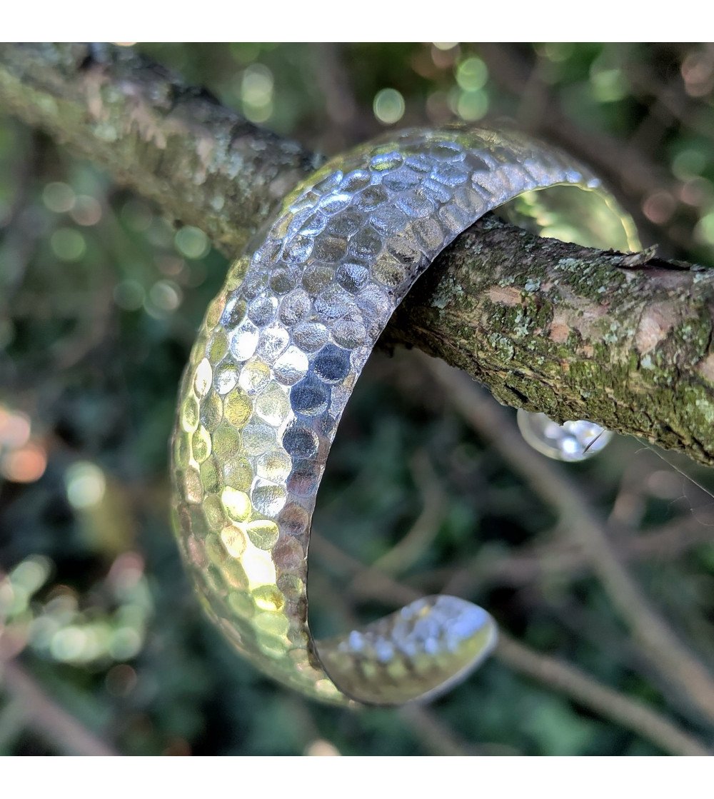 Hammered bracelet, chic fashion accessory