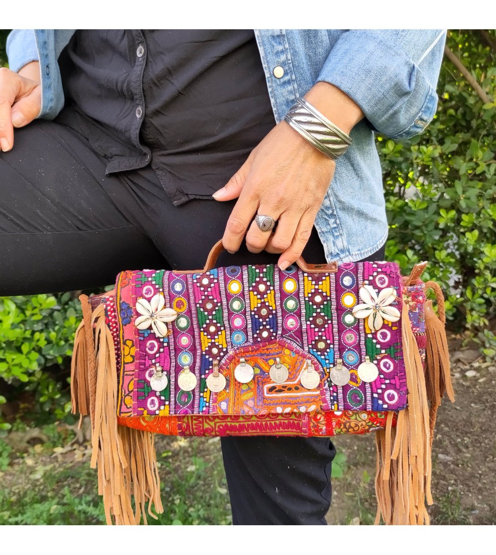 Fringed Shoulder Bag with Indian Embroidery




Fringed Shoulder Bag with Indian Embroidery