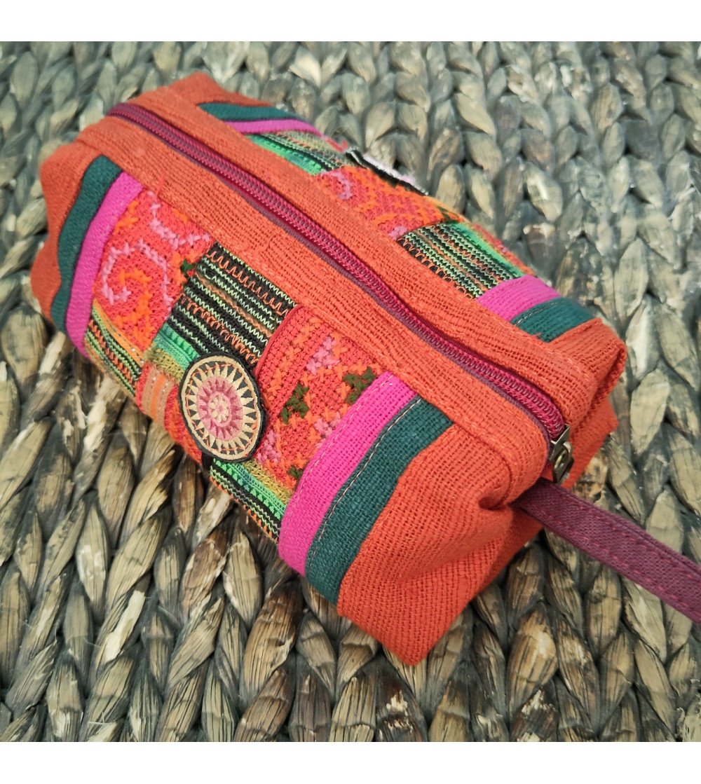 Trousse à crayons en broderies