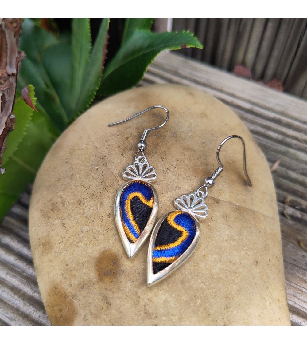 gouttes ethniques chic, bijou brodé Miao